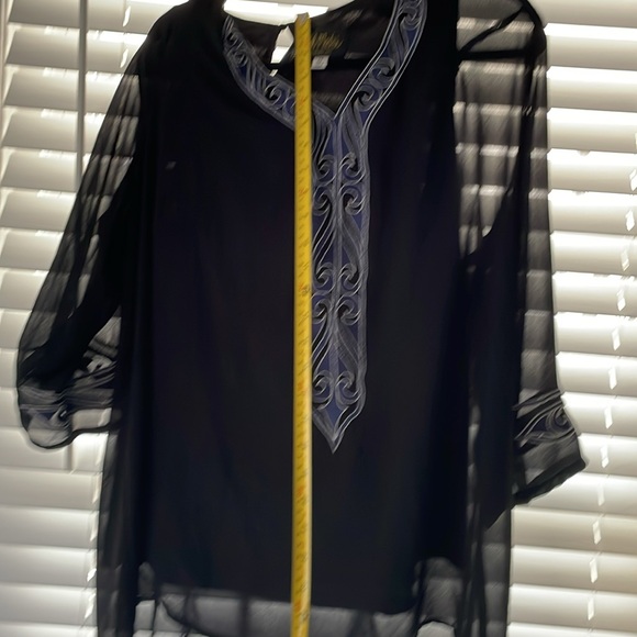 Gently worn bob Mackie 2x shirt - Picture 6 of 13